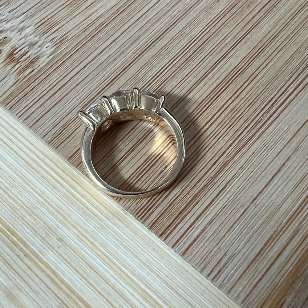 Gold Tone Three Stone CZ Ring Round Cut Trilogy Style 18K HGE Size 5 - Picture 3 of 4